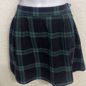 105- Old Navy Blue/Green Plaid Mini-Skirt. Size Small Petite. 100% Cotton